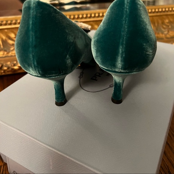 Green velvet Prada heels - Picture 6 of 7